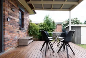 Spacious 3-Bed Mins from City Centre - Image 3