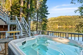 Luxury Lakefront 5 Br Home Hot Tub Arcade - Image 3