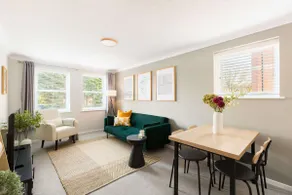 Large Spacious and Stylish 2 Bed apt with Parking - Image 5