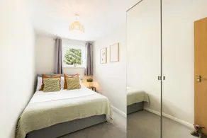 Large Spacious and Stylish 2 Bed apt with Parking - Image 4