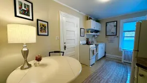 Commanders Cabin, quaint apt steps to downtown - Image 5