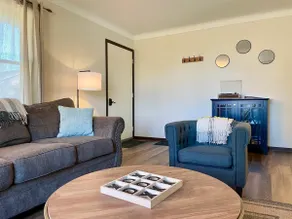 Peaceful, walkable apartment to parks & downtown - Image 4
