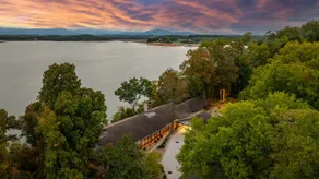 Hatties Lake Retreat: Beautiful Lakeside Retreat in Dandridge Tennessee. - Image 3
