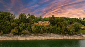 Hatties Lake Retreat: Beautiful Lakeside Retreat in Dandridge Tennessee. - Image 2