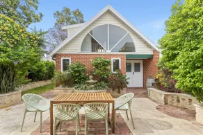 5BR | Walk to Rockeby Rd & Hospital | Kids Toys - Image 2