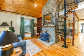 Cozy Cabin in the Woods w/ Playroom, Deck & Lounge - Image 4