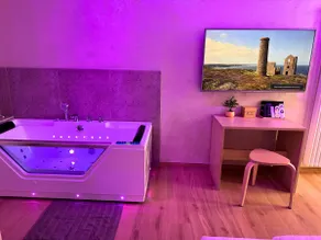 SuiteHeart Torino Private Jacuzzi - Image 4