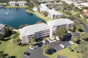 Jupiter Bay Luxury 1/1.5 w Fab Lake Sunrise Views - Image 2