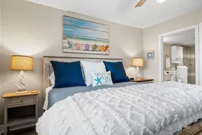 Jupiter Bay Luxury 1/1.5 w Fab Lake Sunrise Views - Image 4