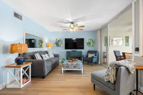 Jupiter Bay Luxury 1/1.5 w Fab Lake Sunrise Views - Image 3
