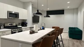 New Built Apartment, Sleeps 12! - Image 3