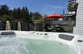 Hot Tub/Central/Modern/Well Appointed/Immaculate - Image 2
