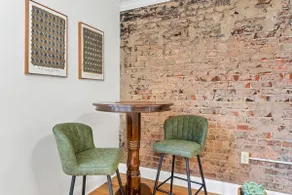 Stylish Downtown Loft Above Bella Restaurant - Image 4