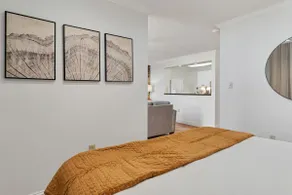 Stylish Downtown Loft Above Bella Restaurant - Image 2