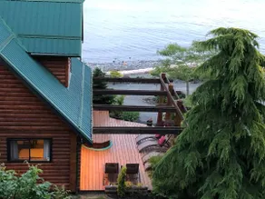 Family Oceanfront Log Home Watercraft Included - Image 2