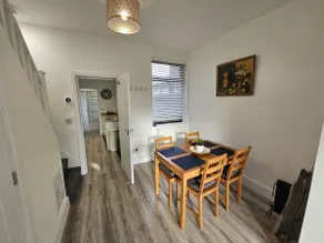 3BR, 6 min to central station, full kitchen - Image 5