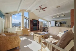 200 Pointes North Inn - Image 2