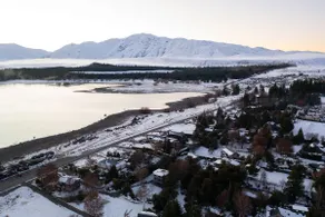 Room with Lake and Mountain Views - Tekapo - Image 4