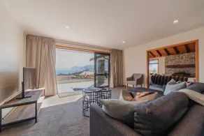 Room with Lake and Mountain Views - Tekapo - Image 2