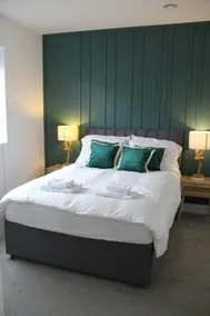 Colchester town and castle modern flat with kitchen & private parking - Image 2
