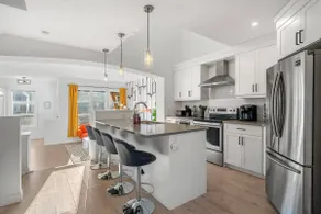 Luxury 3BR Home | Near Airport | 1.5 Hour Banff - Image 3