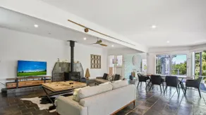 Sea Whisper - Spacious Family Retreat - Image 4