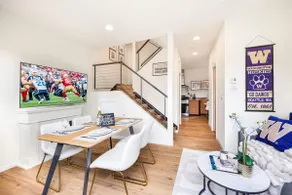 3BR Modern Townhome w/ Parking Near UW & Children’ - Image 2