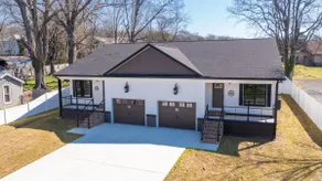 6bd, 4ba duplex -walk downtown+W/D+fenced backyard - Image 2