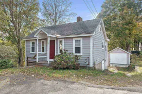 Cottage w/ Large Deck, Grill, Walk to Waterfront - Image 4