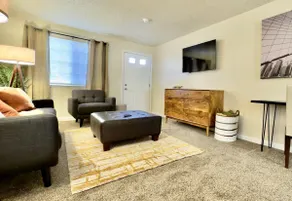 Stylish New Apt Walk to Downtown - Image 3