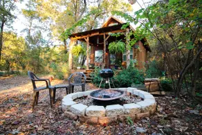 Little Reata at Lake Cabin Escapes w/ private Hot Tub & Fire Pit, Perfect Romantic Couples Getaway - Image 4