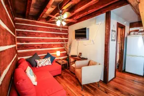 Little Reata at Lake Cabin Escapes w/ private Hot Tub & Fire Pit, Perfect Romantic Couples Getaway - Image 5
