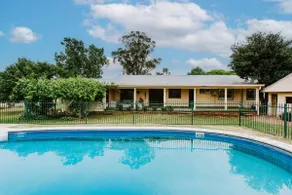 Burrundulla Farmhouse - Tranquil Country Allure - Image 4