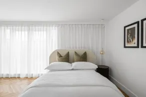 Modern Two bed city apartment - Image 2