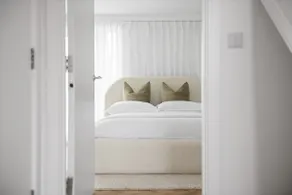 Modern Two bed city apartment - Image 4
