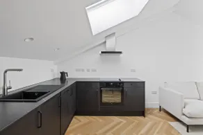 Modern Two bed city apartment - Image 5