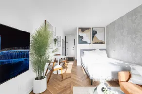 The Speakeasy Suite 503 With Parking - Image 3