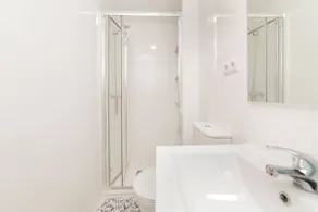 Private garden apartment - Image 2