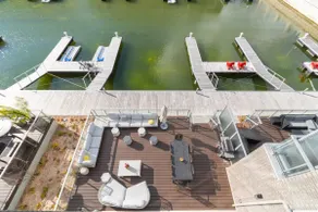 4BR Waterfront Townhome + HotTub - Image 5