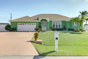 Heated Pool & Grill: Modern Port St Lucie Home - Image 2