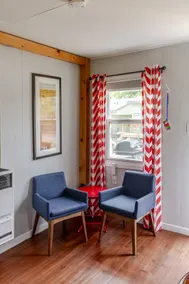 Westlake Waupoos Lodge; 1 Beach Pass to Sandbanks! - Image 4