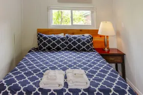 Westlake Waupoos Lodge; 1 Beach Pass to Sandbanks! - Image 5