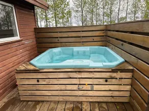 One Bedroom Cabin with Hot Tub - Heiðarból - Image 3