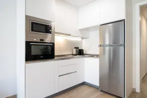 Beach and golf at modern apartment - Image 3
