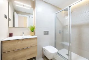 Beach and golf at modern apartment - Image 5