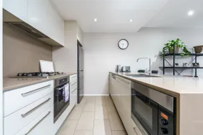 Elegant Apartment in Kingston Foreshore - Hosted by Canstay - Image 2