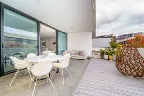Elegant Apartment in Kingston Foreshore - Hosted by Canstay - Image 4