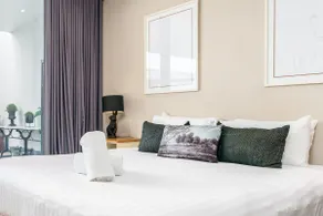 Elegant Apartment in Kingston Foreshore - Hosted by Canstay - Image 3
