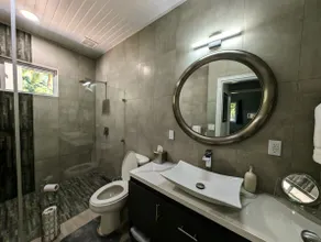 Cascade Palm - Luxury Villa Pool & King Bed - Image 5
