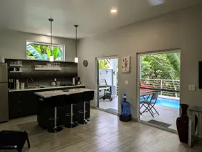 Cascade Palm - Luxury Villa Pool & King Bed - Image 2